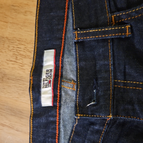 Tommy Hilfger Jeans - Picture 2 of 3